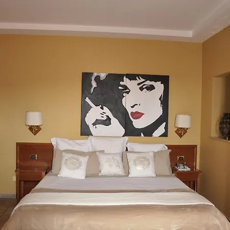 De Curtis 3 Stelle بيت ضيافة 3*