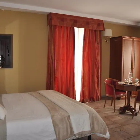 De Curtis 3 Stelle بيت ضيافة