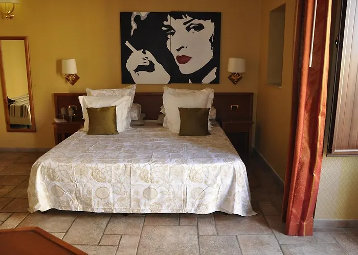 De Curtis 3 Stelle カターニア